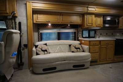 Addtional photo of 2007 American Coach Revolution 40'