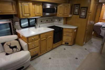 Addtional photo of 2007 American Coach Revolution 40'