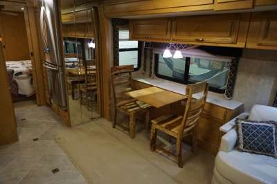 Addtional photo of 2007 American Coach Revolution 40'