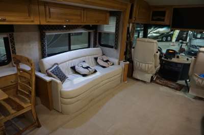 Addtional photo of 2007 American Coach Revolution 40'