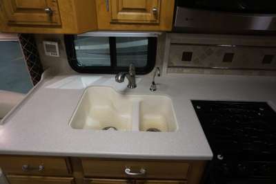 Addtional photo of 2007 American Coach Revolution 40'