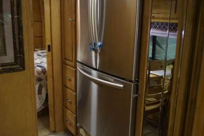 Addtional photo of 2007 American Coach Revolution 40'