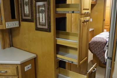 Addtional photo of 2007 American Coach Revolution 40'