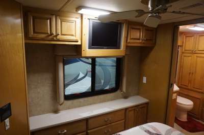 Addtional photo of 2007 American Coach Revolution 40'
