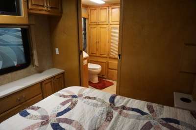 Addtional photo of 2007 American Coach Revolution 40'