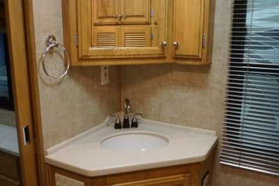 Addtional photo of 2007 American Coach Revolution 40'